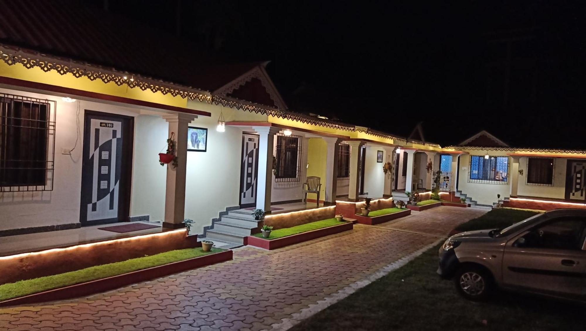 Viswamurti Resorts Chālsa Extérieur photo